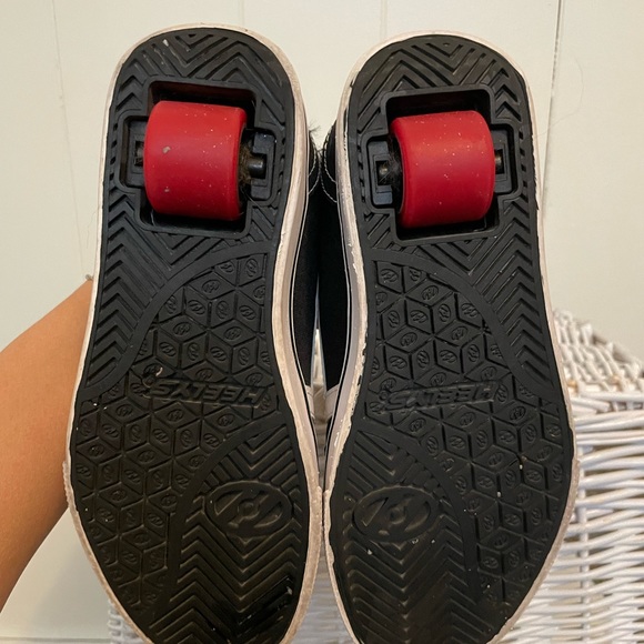 Black and white heelys - Picture 4 of 5